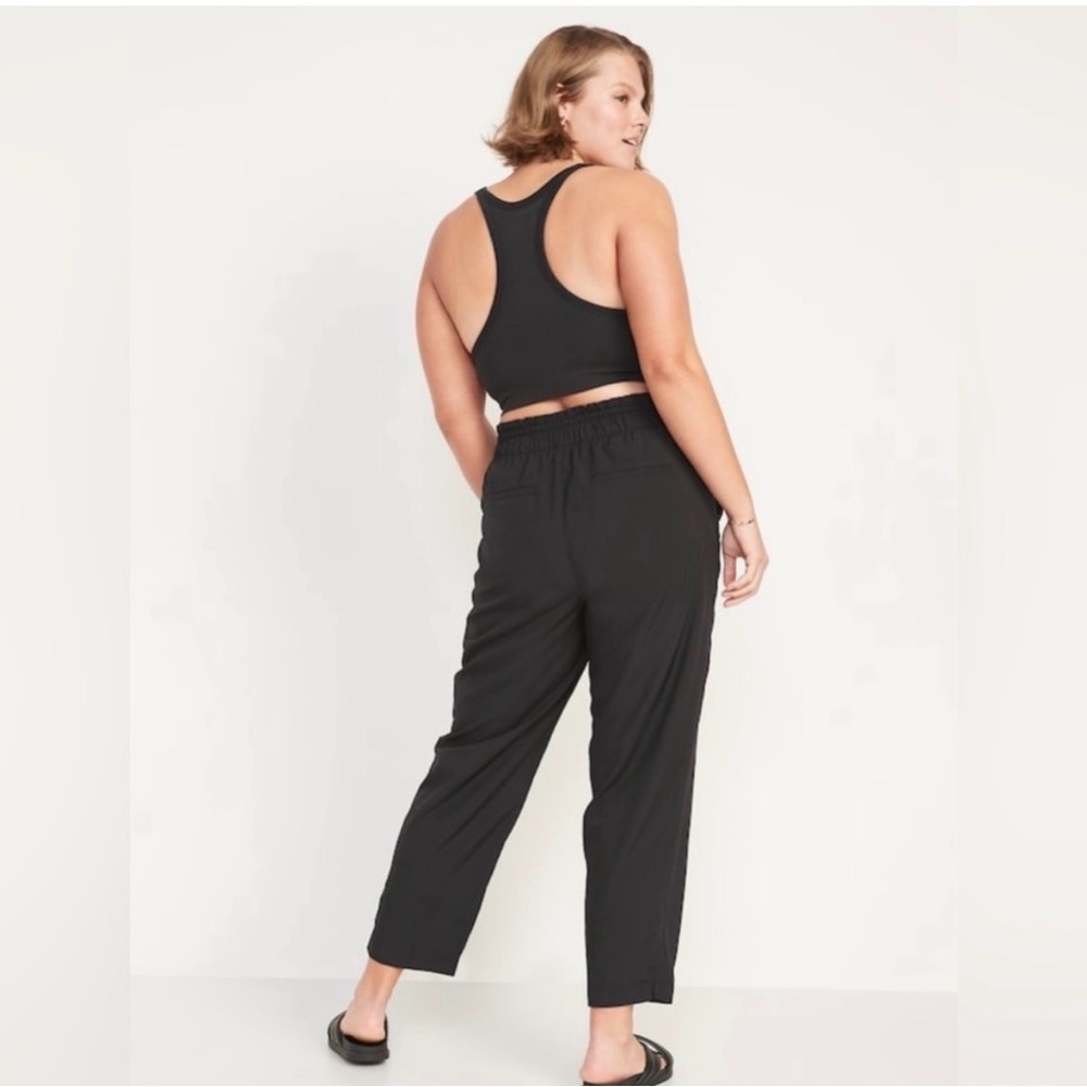 Old Navy Black High Rise StretchTech Quick Dry Cropped Femme Pants. NWT. Small - Picture 2 of 15